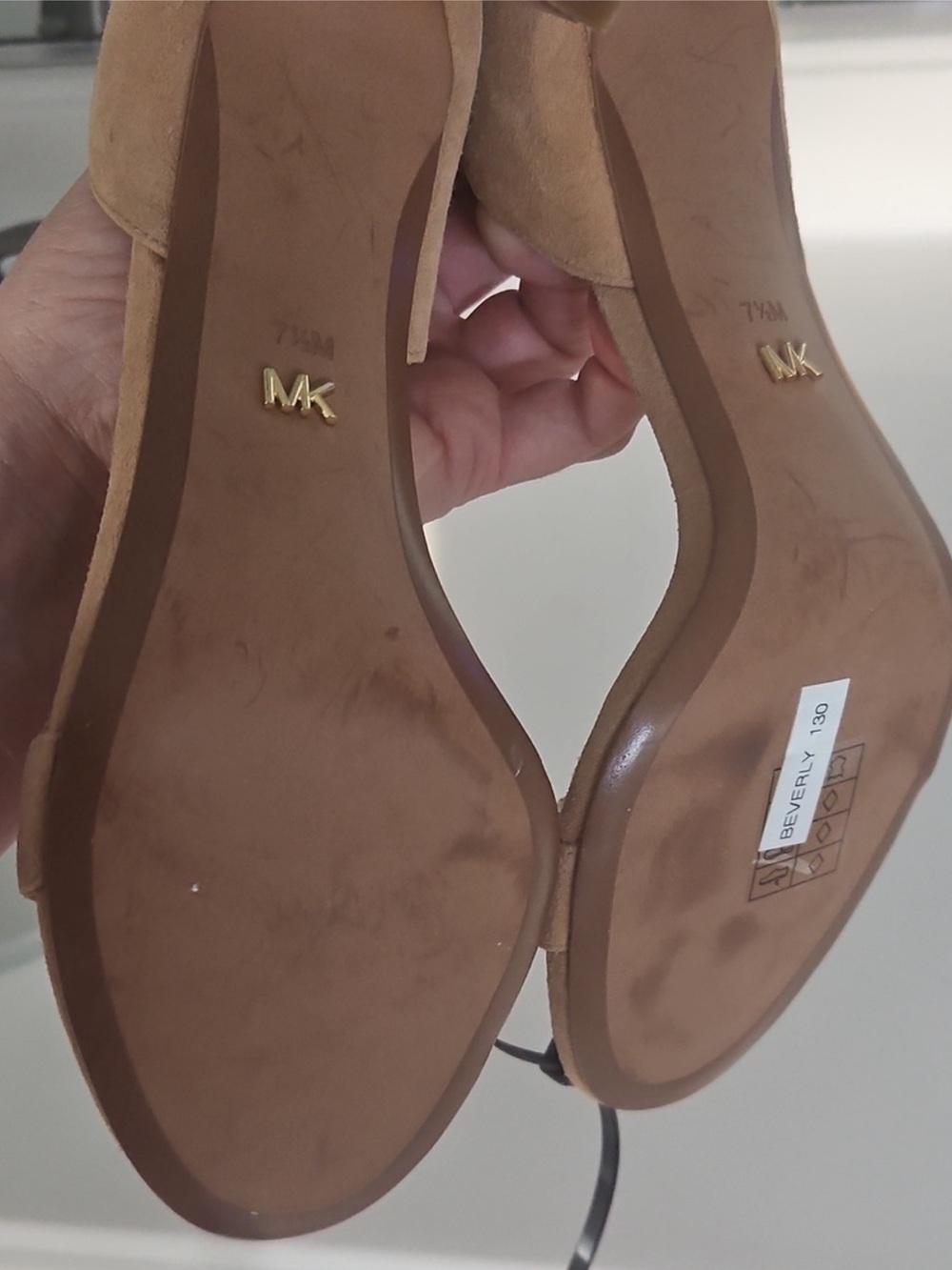 Michael Kors BEVERLY Butterfly
Applique Suede Sandals Sz 7.5 - Picture 6 of 12